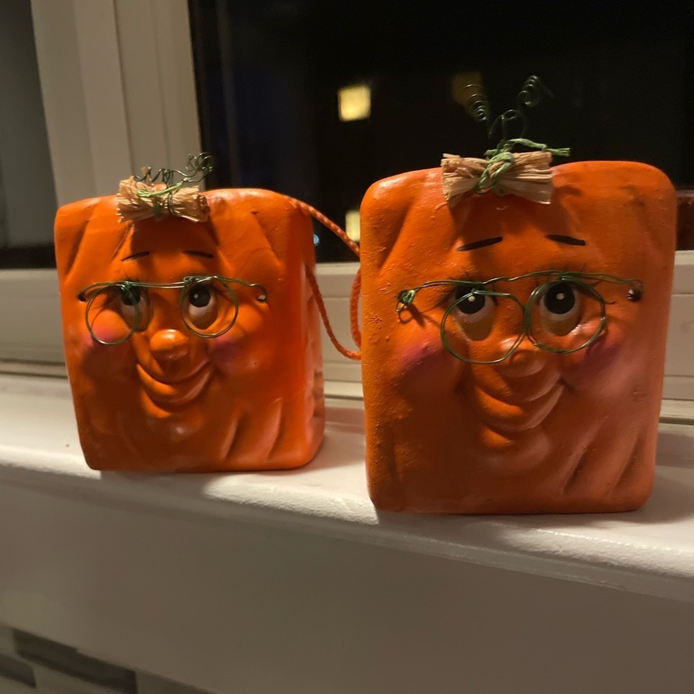 Adorable Novelty Pumpkin Face Decor!!